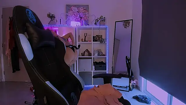 Lara Bergmann online show from February 17, 10:56 am