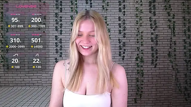 Snapshot of EmiliaDuchess chatting on October 11, 11:44 am EmiliaDuchess online show from October 11, 11:44 am