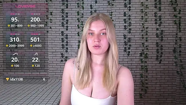 Snapshot of EmiliaDuchess chatting on October 15, 10:12 am EmiliaDuchess online show from October 15, 10:12 am