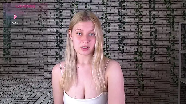 Snapshot of EmiliaDuchess chatting on September 30, 10:32 am EmiliaDuchess online show from September 30, 10:32 am