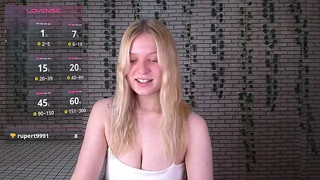 Snapshot of EmiliaDuchess chatting on October 13, 9:55 am EmiliaDuchess online show from October 13, 9:55 am