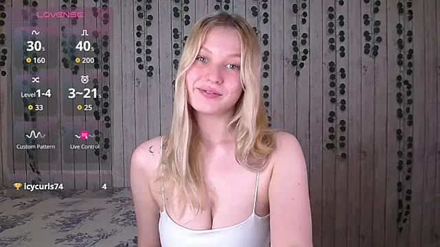 EmiliaDuchess online show from December 14, 2:00 pm