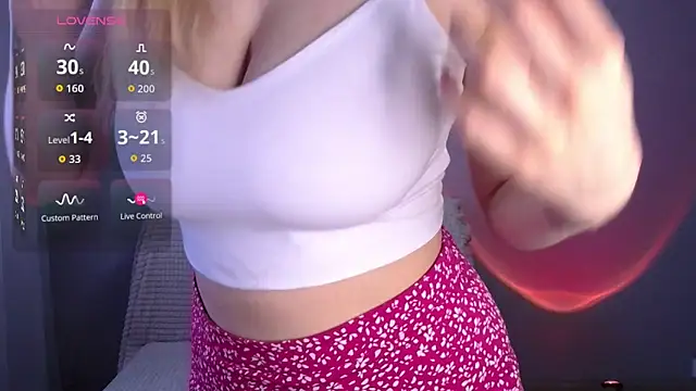 Snapshot of EmiliaDuchess chatting on May 31, 1:28 pm EmiliaDuchess online show from May 31, 1:28 pm