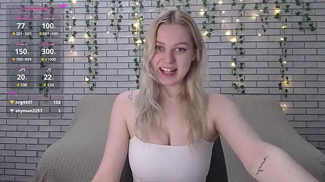 Snapshot of EmiliaDuchess chatting on February 20, 6:50 am EmiliaDuchess online show from February 20, 6:50 am