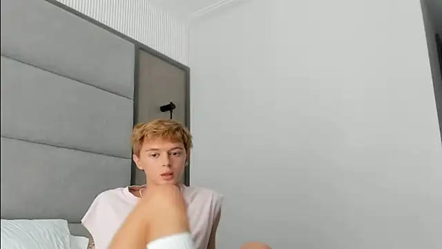 agelandreww online show from July 18, 12:47 pm