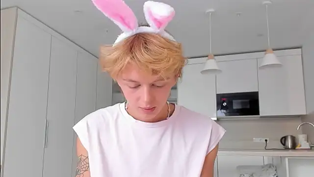 agelandreww online show from April 4, 8:43 am