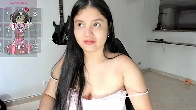 Snapshot of lilpervertgirl chatting on June 7, 9:31 pm lilpervertgirl online show from June 7, 9:31 pm