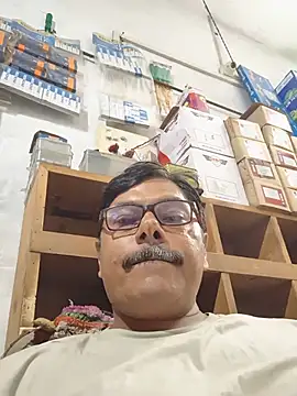 Snapshot of Srmotrs chatting on July 20, 1:13 pm Srmotrs online show from July 20, 1:13 pm