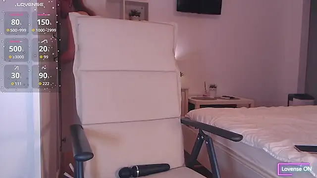 AdeleLovely online show from December 3, 6:14 am