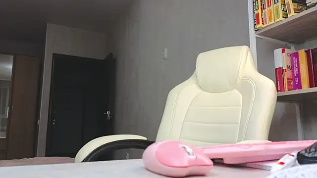 Marietta Castro online show from November 4, 1:37 pm