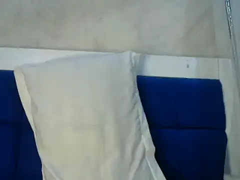 Snapshot of beauty_petite chatting on February 27, 3:18 am beauty petite online show from February 27, 3:18 am