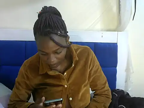 Snapshot of beauty_petite chatting on October 11, 5:52 am beauty petite online show from October 11, 5:52 am