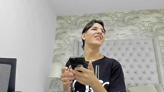 Snapshot of Kev_jenner chatting on September 21, 7:30 pm Kev jenner online show from September 21, 7:30 pm