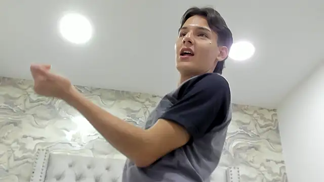 Snapshot of Kev_jenner chatting on September 25, 9:43 pm Kev jenner online show from September 25, 9:43 pm