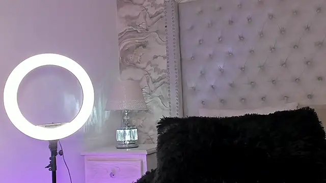 Snapshot of Kev_jenner chatting on November 15, 8:24 pm Kev jenner online show from November 15, 8:24 pm