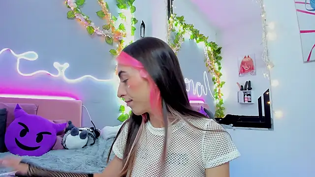 Snapshot of YouliteSllut2 chatting on January 12, 1:00 am YouliteSllut2 online show from January 12, 1:00 am