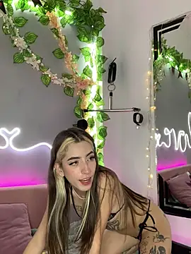 Snapshot of YouliteSllut2 chatting on March 5, 6:01 am YouliteSllut2 online show from March 5, 6:01 am