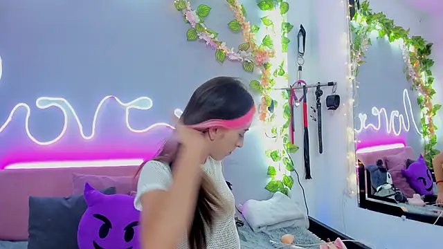 Snapshot of YouliteSllut2 chatting on January 11, 9:57 pm YouliteSllut2 online show from January 11, 9:57 pm