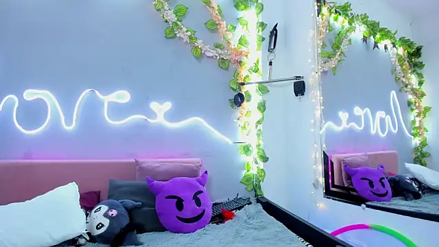 Snapshot of YouliteSllut2 chatting on March 11, 7:03 am YouliteSllut2 online show from March 11, 7:03 am