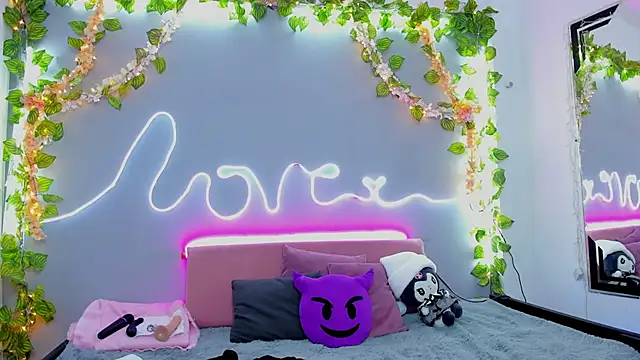 Snapshot of YouliteSllut2 chatting on December 28, 1:08 am YouliteSllut2 online show from December 28, 1:08 am