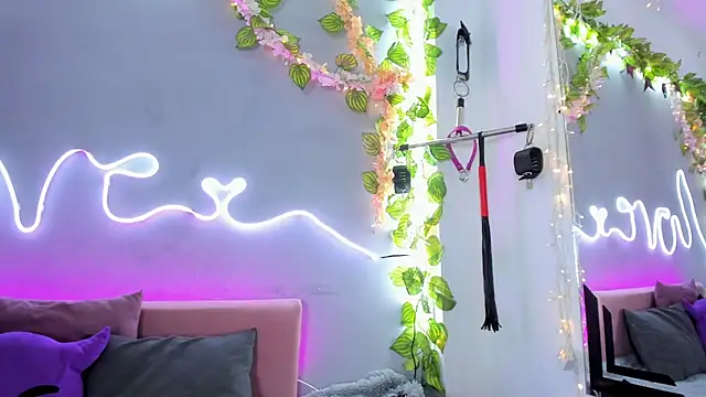 Snapshot of YouliteSllut2 chatting on February 10, 8:31 pm YouliteSllut2 online show from February 10, 8:31 pm