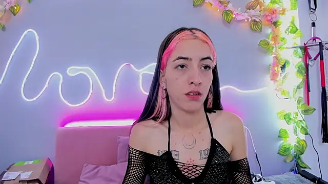 Snapshot of YouliteSllut2 chatting on January 19, 12:59 am YouliteSllut2 online show from January 19, 12:59 am