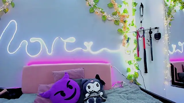 Snapshot of YouliteSllut2 chatting on January 16, 8:46 pm YouliteSllut2 online show from January 16, 8:46 pm