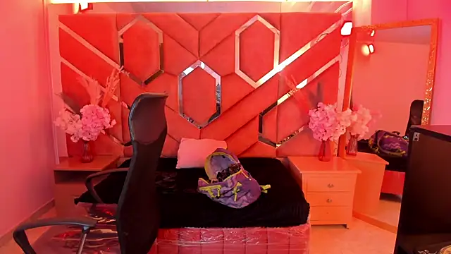 Snapshot of Olivia_Fox69 chatting on June 20, 3:44 am Olivia Fox69 online show from June 20, 3:44 am