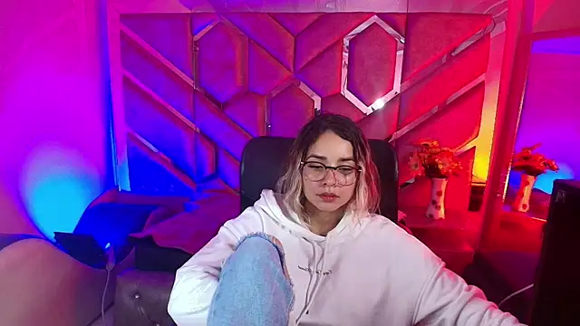 Olivia Fox69 online show from December 21, 3:52 am