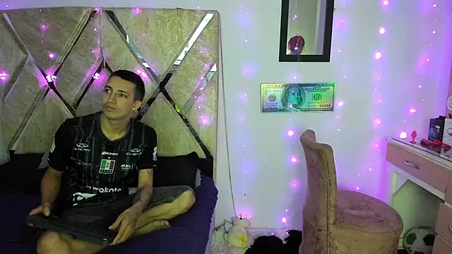 parejacaliente20154 online show from December 2, 9:00 am