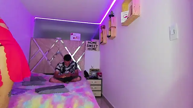 parejacaliente20154 online show from March 26, 11:08 am