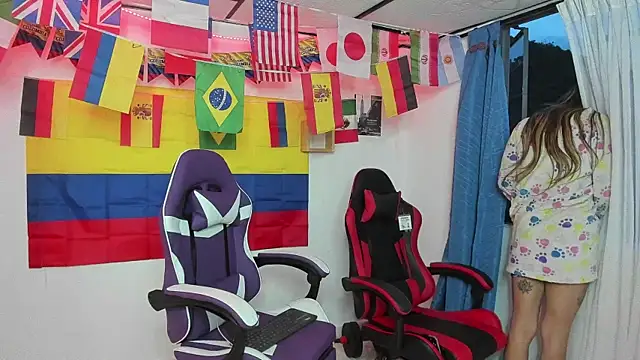 Snapshot of parejacaliente20154 chatting on June 12, 10:35 am parejacaliente20154 online show from June 12, 10:35 am
