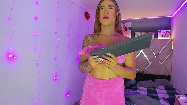 parejacaliente20154 online show from February 27, 1:06 am