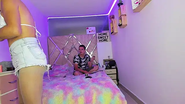 parejacaliente20154 online show from March 25, 11:09 am