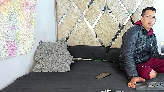 parejacaliente20154 online show from October 19, 12:30 pm