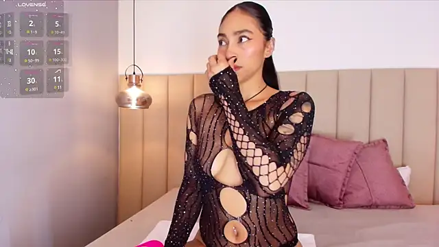 Leamonroe   online show from March 22, 10:49 am