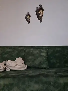 Snapshot of Franso13 chatting on February 12, 12:37 am Franso13 online show from February 12, 12:37 am