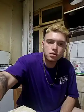 Snapshot of Franso13 chatting on February 28, 9:44 pm Franso13 online show from February 28, 9:44 pm