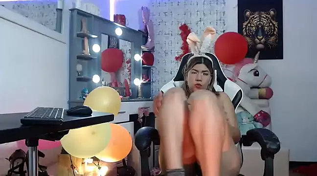 Snapshot of sexy_bunny_hot chatting on March 7, 2:23 pm sexy bunny hot online show from March 7, 2:23 pm