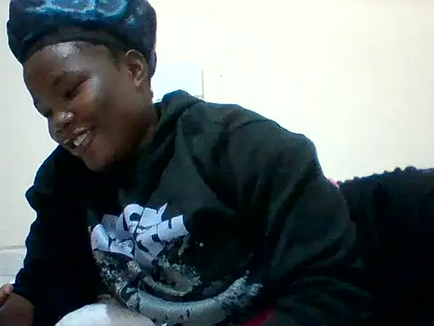 Snapshot of sweetangel41 chatting on June 21, 1:50 pm sweetangel41 online show from June 21, 1:50 pm