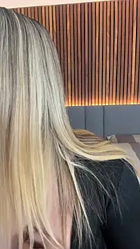 EmiilyAdams  online show from April 8, 9:38 pm