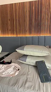 EmiilyAdams  online show from April 9, 10:05 pm