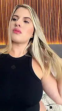 Snapshot of EmiilyAdams_ chatting on July 7, 9:40 pm EmiilyAdams online show from July 7, 9:40 pm