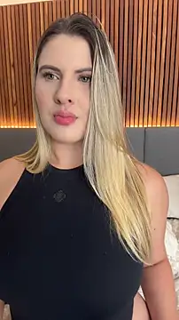 Snapshot of EmiilyAdams_ chatting on June 10, 10:11 pm EmiilyAdams online show from June 10, 10:11 pm