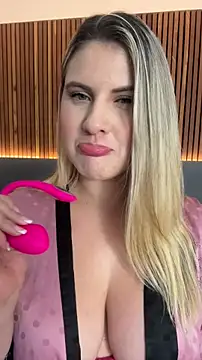 EmiilyAdams  online show from February 20, 10:33 pm