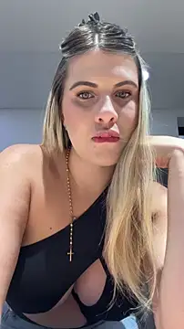 EmiilyAdams  online show from April 5, 3:30 pm