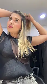 EmiilyAdams  online show from February 17, 9:12 pm