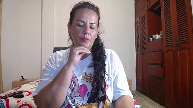 Snapshot of sofiamature01 chatting on November 4, 11:19 pm sofiamature01 online show from November 4, 11:19 pm