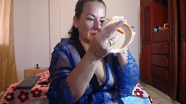 sofiamature01 online show from October 5, 3:03 pm