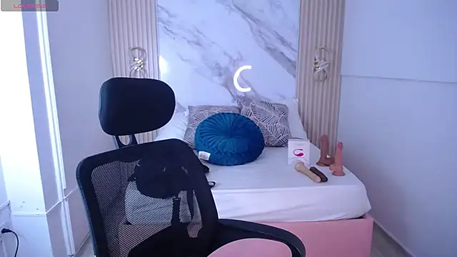 Lunna boobs online show from February 24, 3:07 am